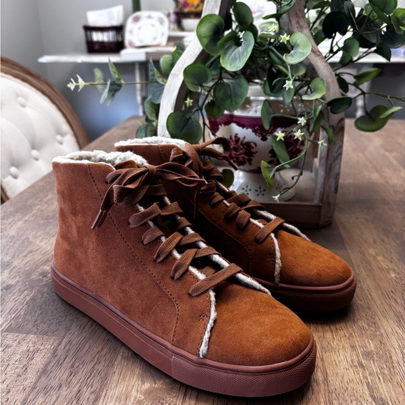 Loft fleece lined suede like booties NWOT - Picture 2 of 8